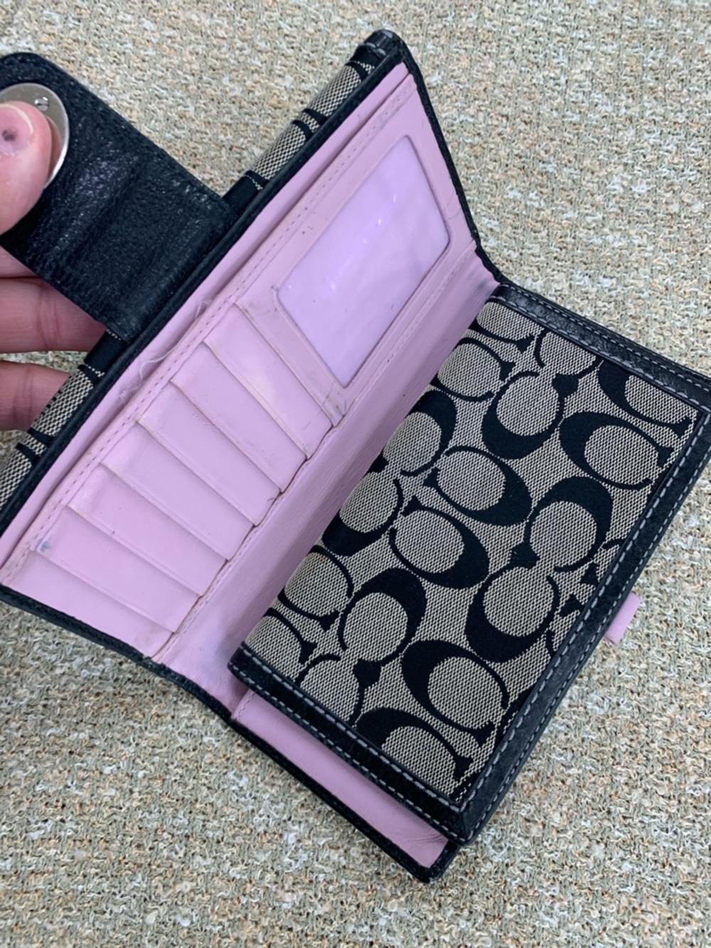 Coach Black and Tan Signature Turnlock Wallet - Picture 4 of 6